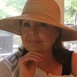 Carolyn Barr Photo 9