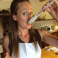 Jenny Howell Photo 35