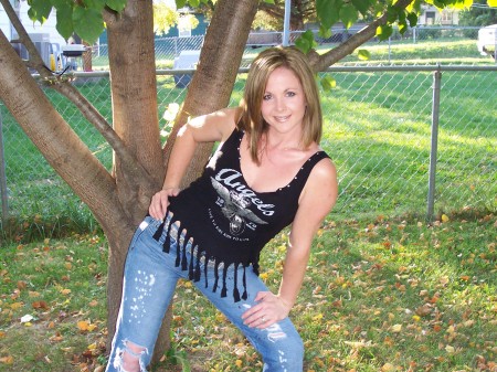 Julie Elliott Photo 35