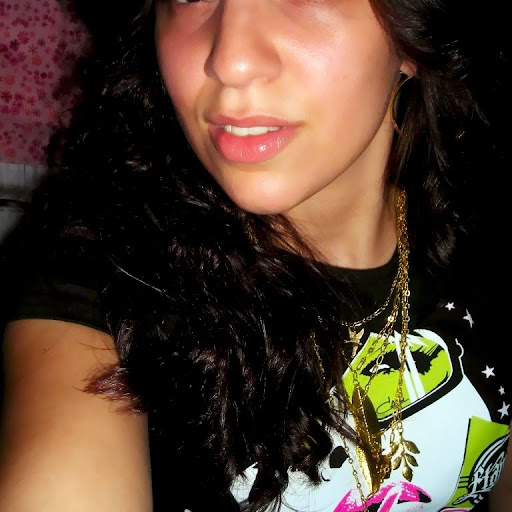 Julie Santiago Photo 32