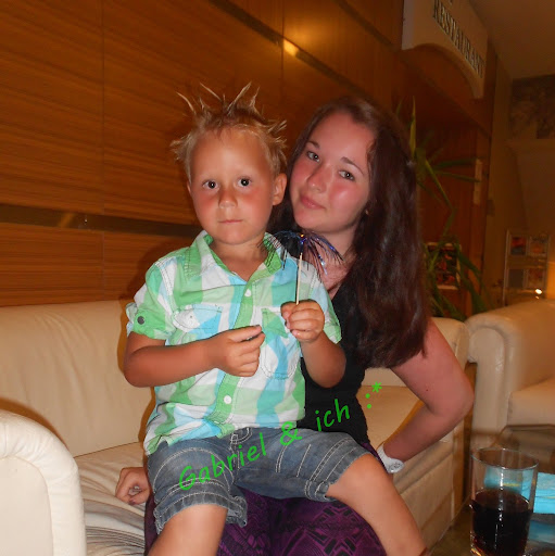 Julia Schmidt Photo 13