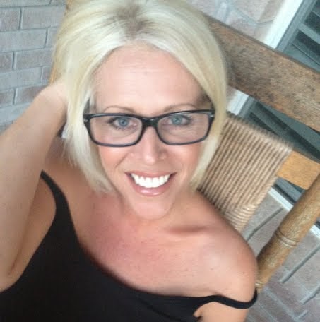 Julie Murphy Photo 40