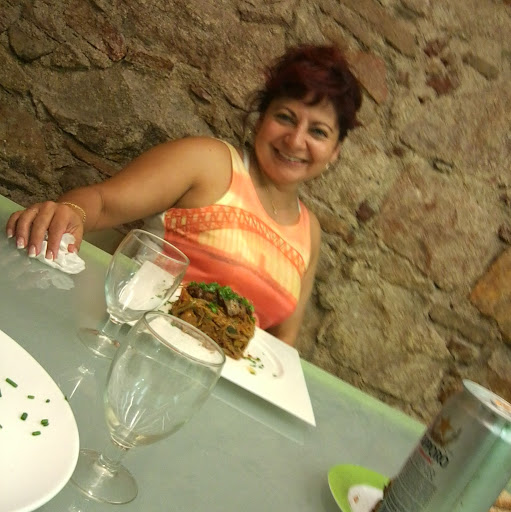 Luz Escobar Photo 11