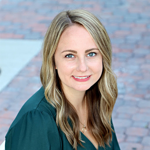Amanda Robbins Photo 10