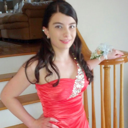 Danielle Hutchinson Photo 5