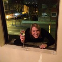 Laura Harries Photo 9