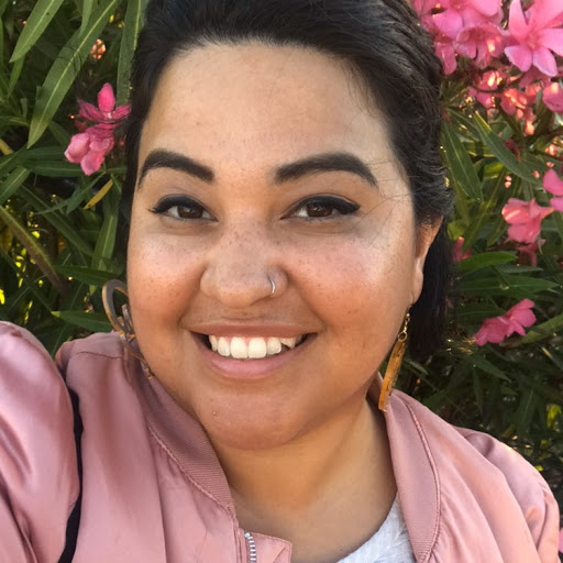 Denise Castillo Photo 14