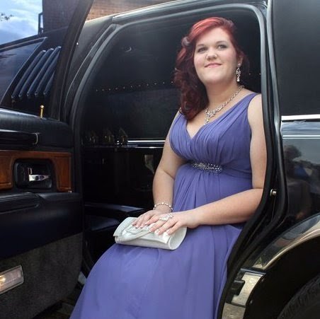 Elizabeth Hardy Photo 40