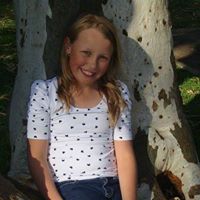 Emily Richards Photo 13