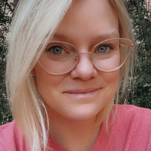 Sara Smith Photo 17