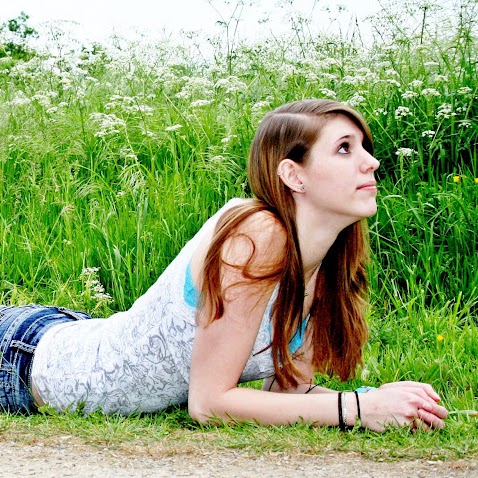 Julia Lange Photo 22