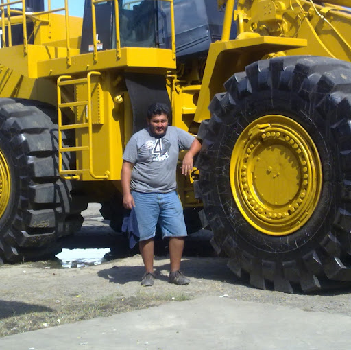 Dennis Castellanos Photo 16