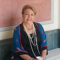 Suzanne Rhea Photo 15