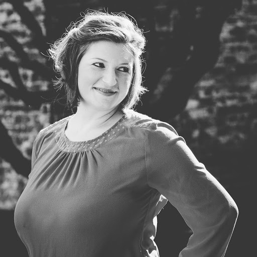 April Roach Photo 14