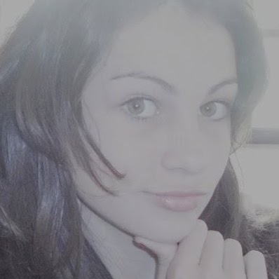 Angela Meyer Photo 17