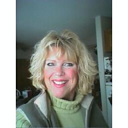 Laurie Johnson Photo 33