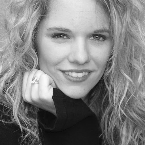 Elizabeth Peterson Photo 44
