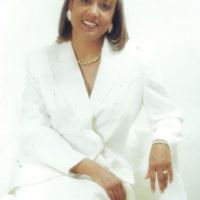 Linda Collier Photo 26