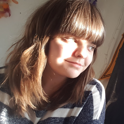 Hannah Walters Photo 25