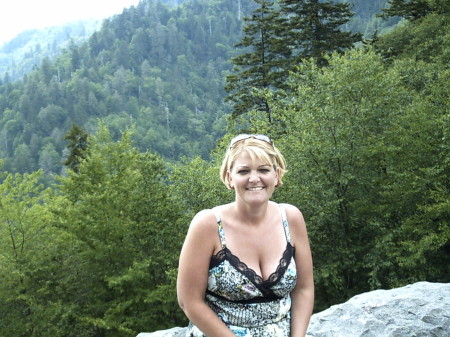 Julie Linder Photo 14