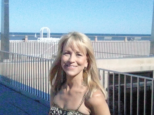 Annie Hunt Photo 33
