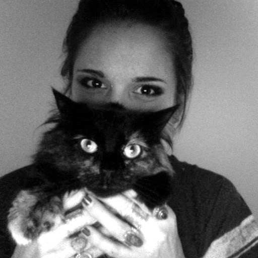 Danielle Cox Photo 43