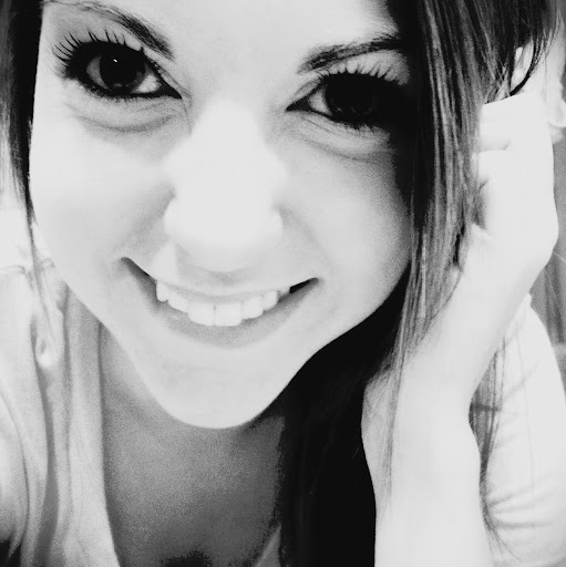 Caitlin Metzger Photo 8