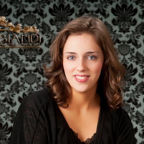 Nicole Nicholson Photo 17