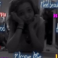 Danielle Bowles Photo 15