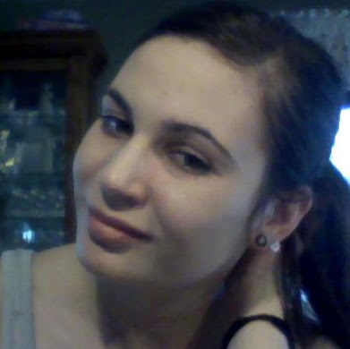Julia Fuchs Photo 9