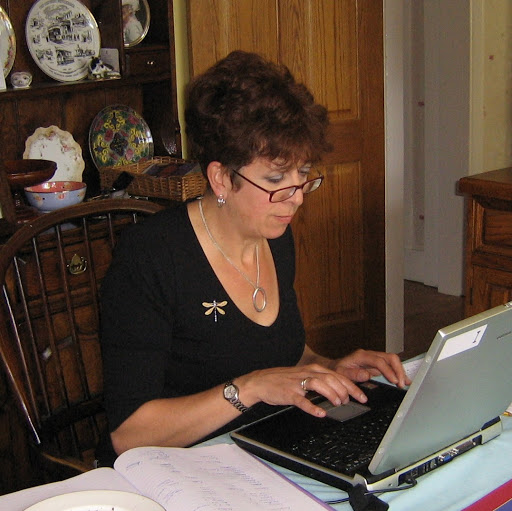 Celia Anderson Photo 31