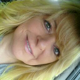 Kelly Armstrong Photo 49