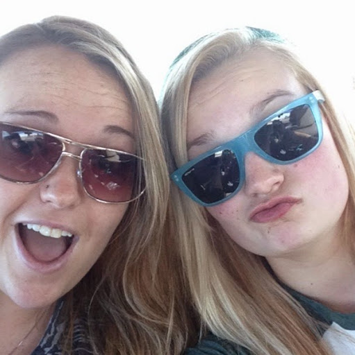 Hannah Martin Photo 40