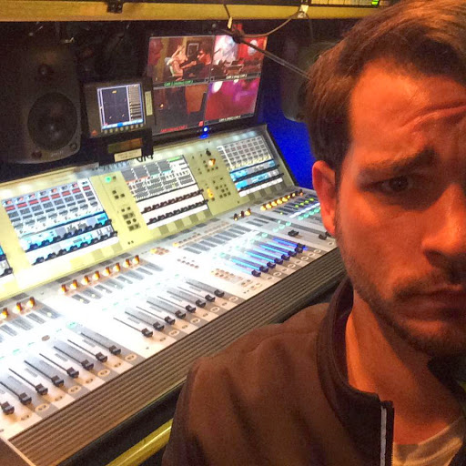 Robert Hawk Photo 18