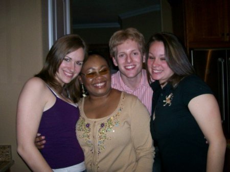 Elizabeth Reynolds Photo 11