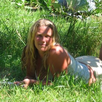 Julia Valentine Photo 30