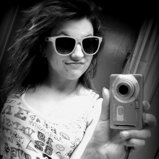 Amber Ellis Photo 21