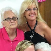 Lisa Hutchinson Photo 17