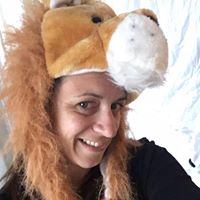 Sarah Robins Photo 16