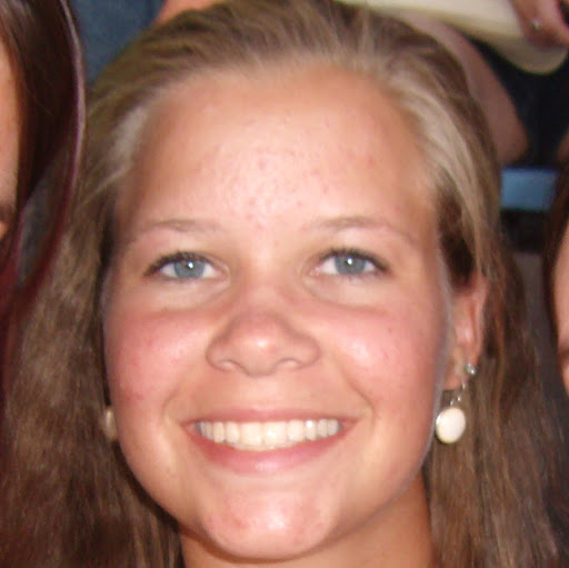 Elizabeth Snyder Photo 40