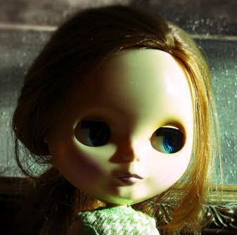 Elizabeth Martin Photo 22