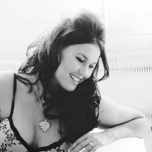 Danielle Harris Photo 13