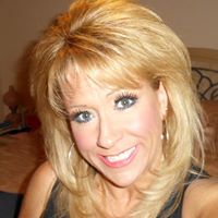 Tracie Roberts Photo 15