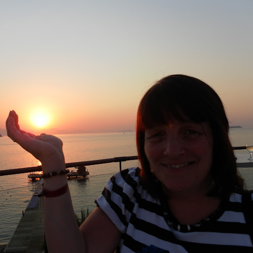 Kathryn Sutton Photo 10