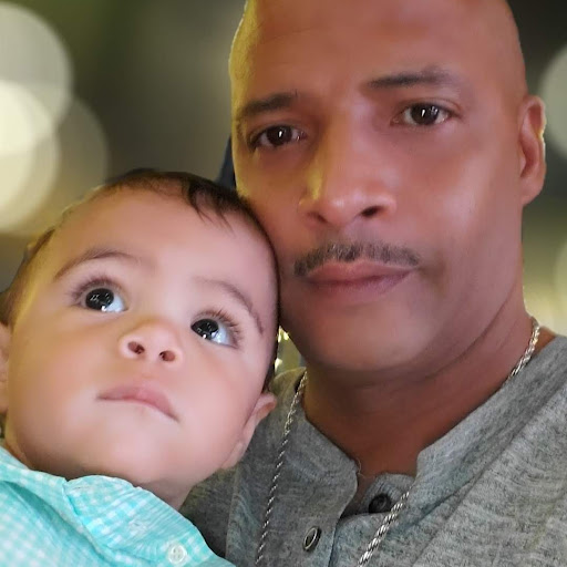 Kelly Williams Photo 14