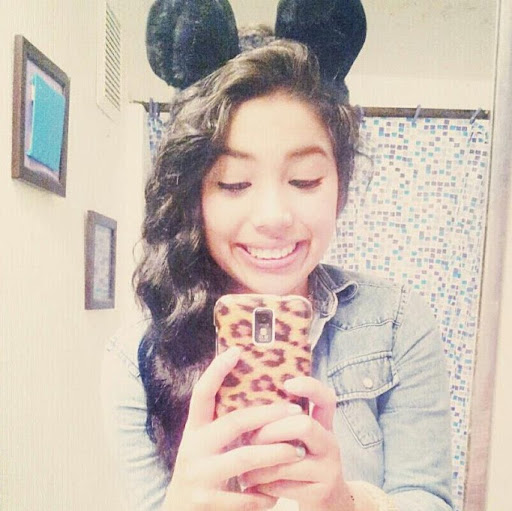 Julissa Estrada Photo 21