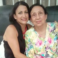 Julie Recio Photo 14