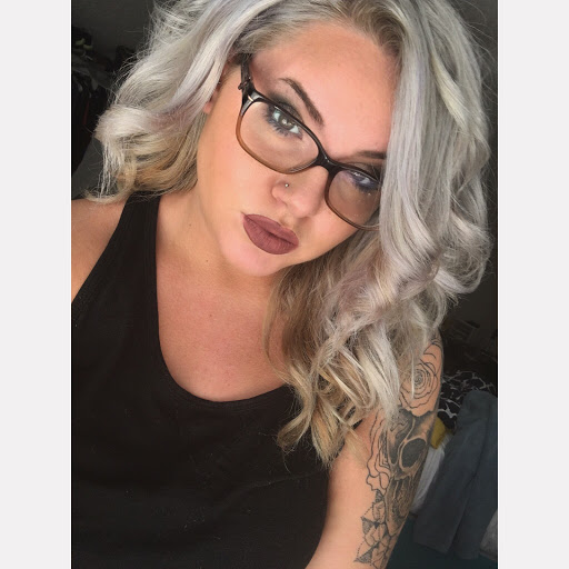 Erika Gordon Photo 9