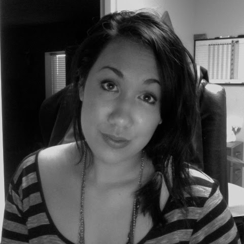 Alicia Davis Photo 12