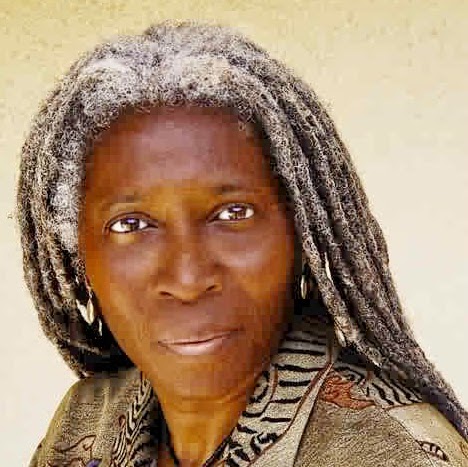 Annie Pierce Photo 5